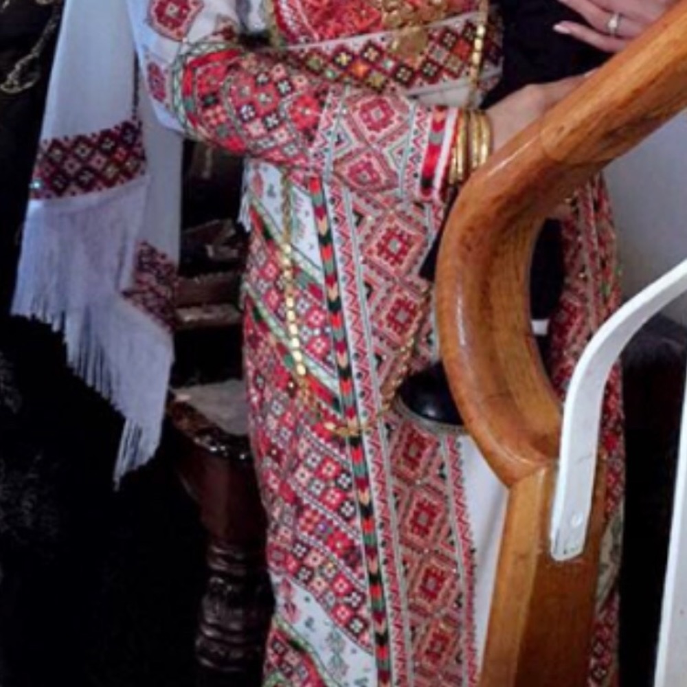 Only worn once hand made thob !!